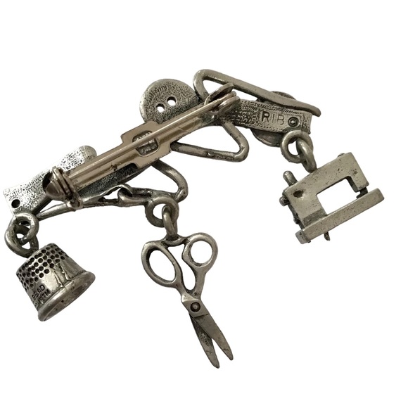 Adorable Sewing Dangle Brooch Pin - Pewter? - Picture 4 of 8